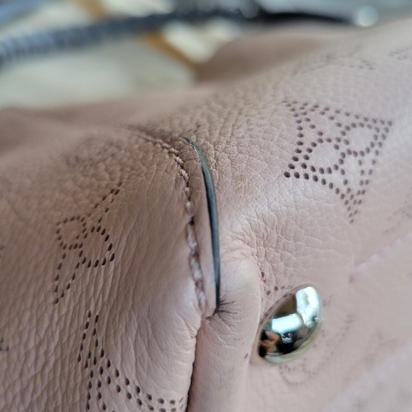 Sold Louis vuitton Monogram PM Pink Mahina Hina Crossbody - Picture 10 of 16